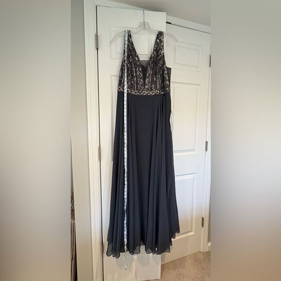 NWT J Kara Women's Beaded Illusion-V-Neck Gown Dress Size 12 Style 5578GR - Picture 12 of 16